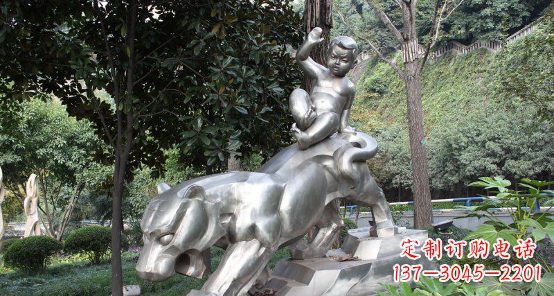 南京不锈钢老虎雕塑美丽而又可爱