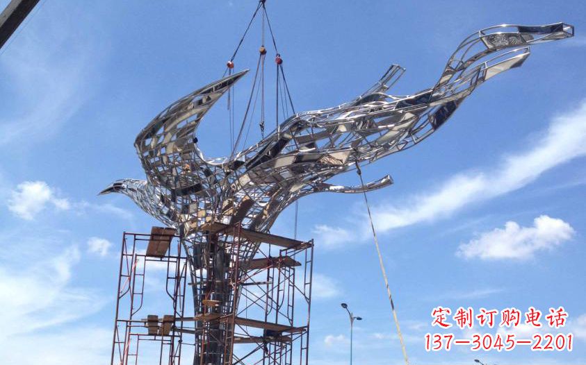 南京不锈钢镂空鸽子雕塑美丽的象征