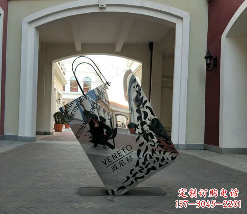 南京不锈钢镂空购物袋雕塑——艺术精美的装饰品