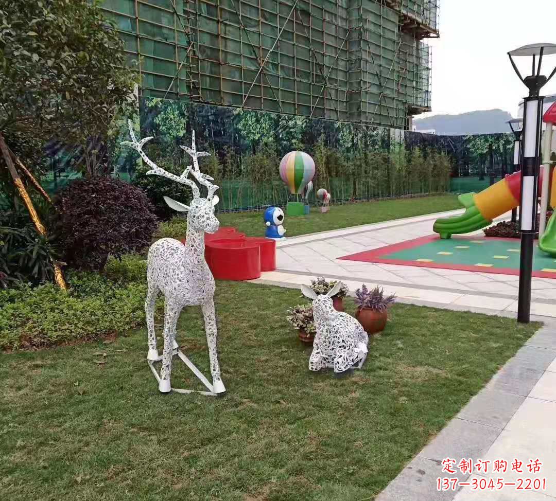 南京不锈钢梅花鹿雕塑点亮公园景观