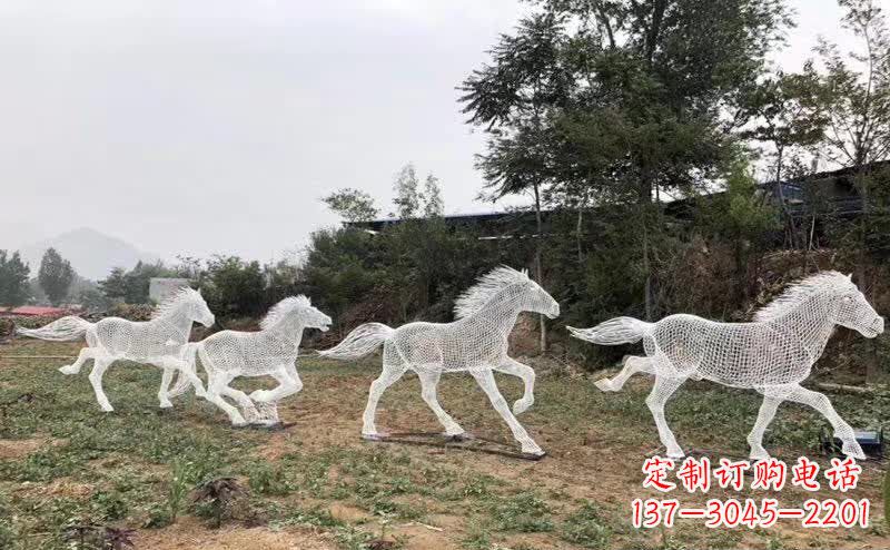 南京不锈钢马雕塑勇往直前