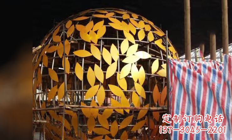南京不锈钢镂空树叶雕塑——精美绝伦