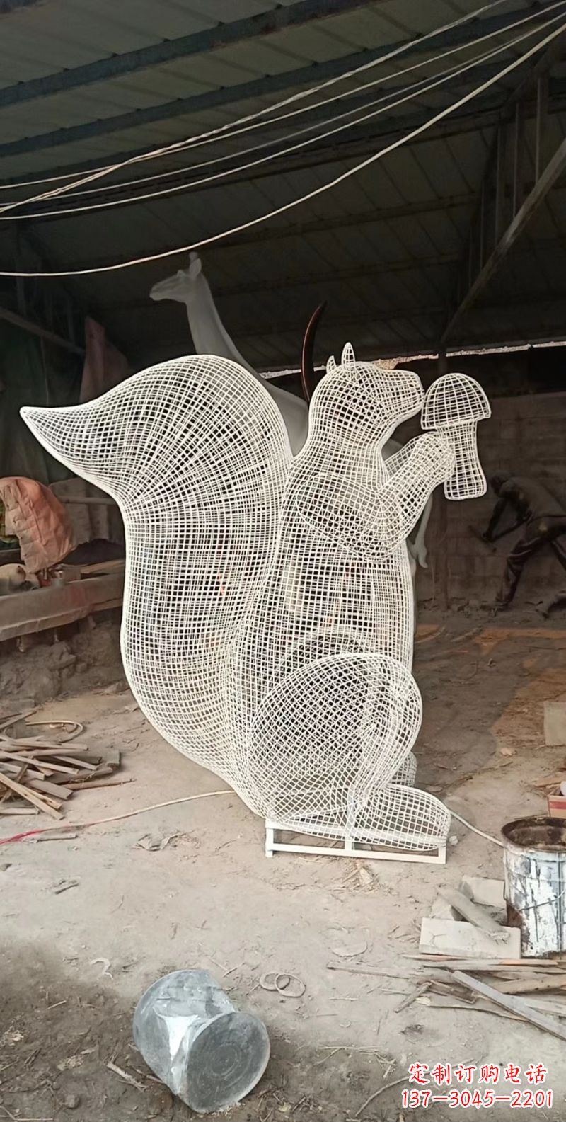 南京不锈钢松鼠雕塑精美的艺术作品