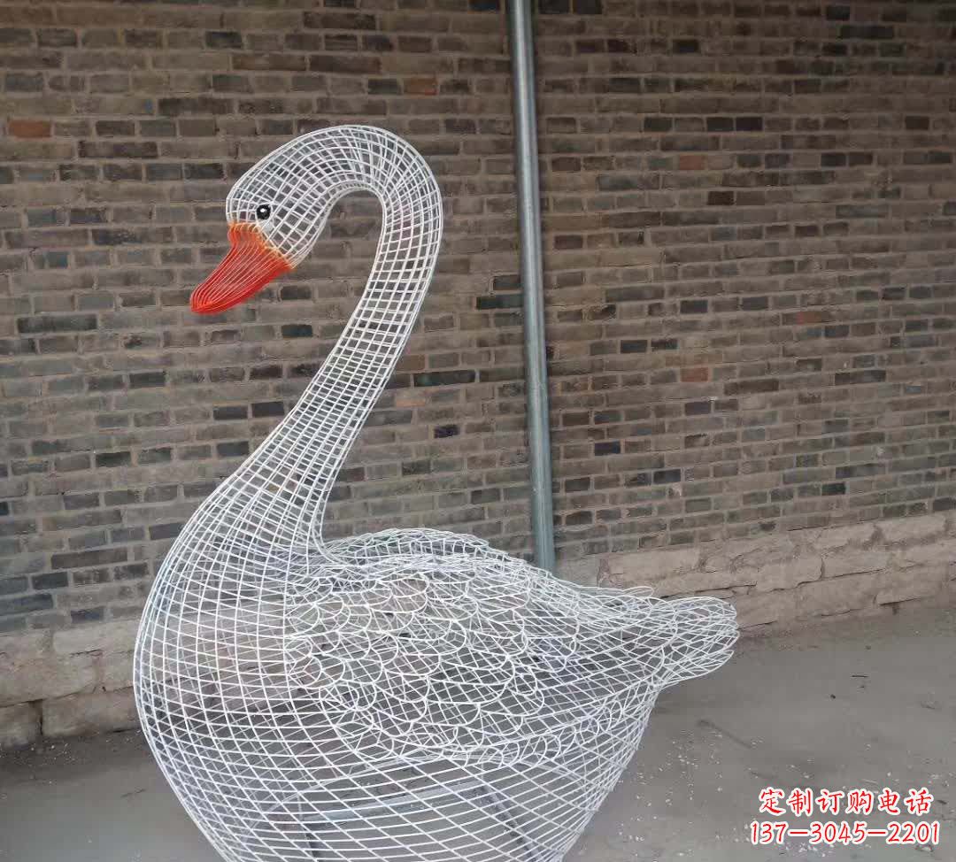 南京不锈钢镂空天鹅雕塑1