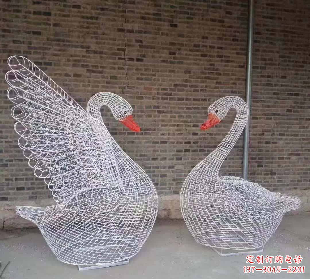 南京不锈钢镂空天鹅雕塑——美丽动人