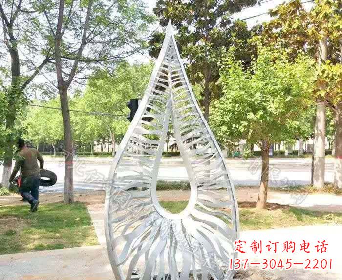 南京精致不锈钢水滴雕塑