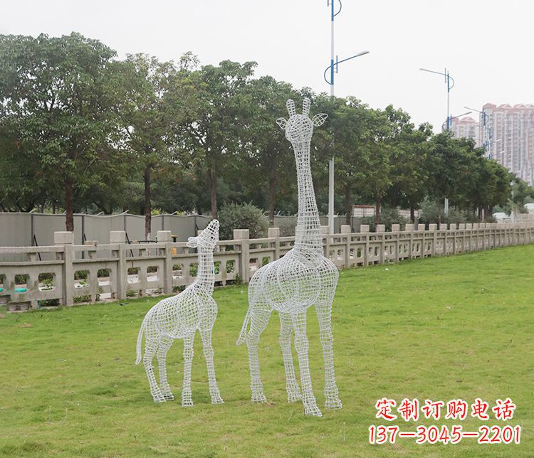 南京精美的不锈钢长颈鹿雕塑