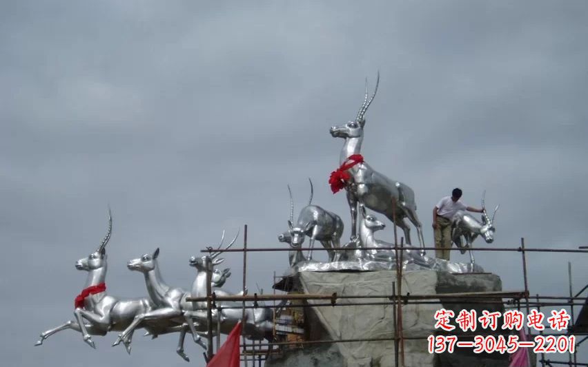 南京不锈钢动物雕塑——美丽宁静的自然之美