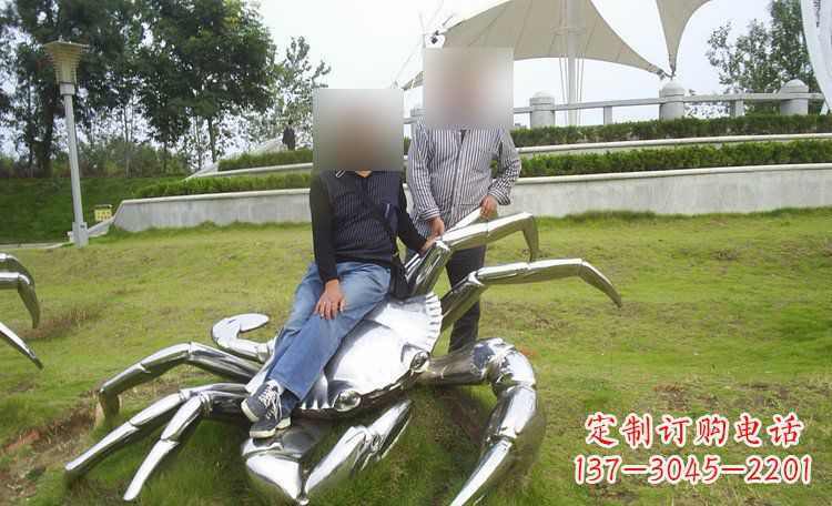 南京不锈钢螃蟹雕塑艺术美化公园环境