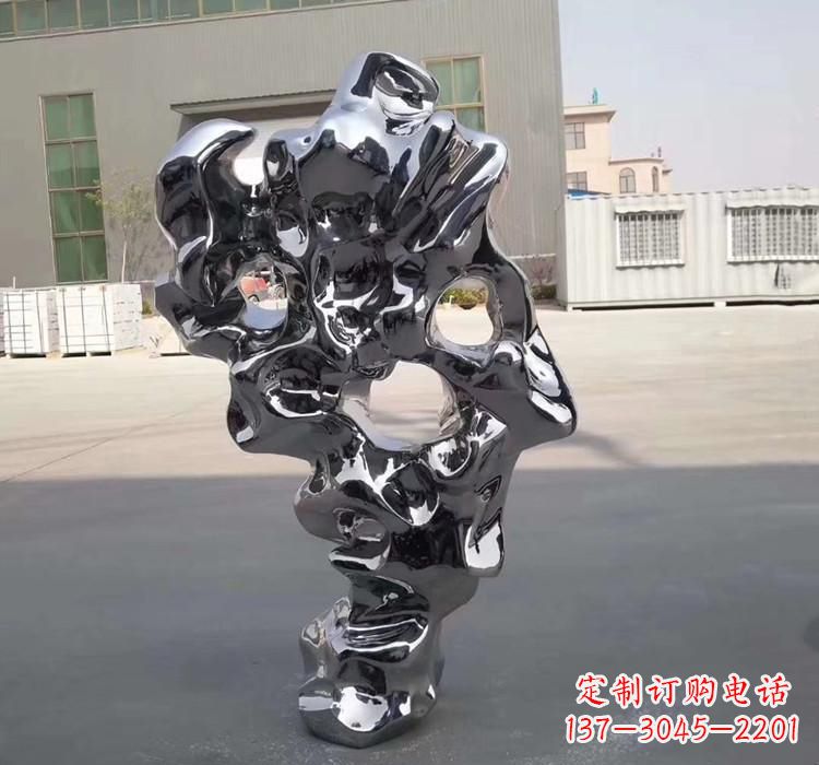 南京太湖石雕塑精美的艺术瑰宝