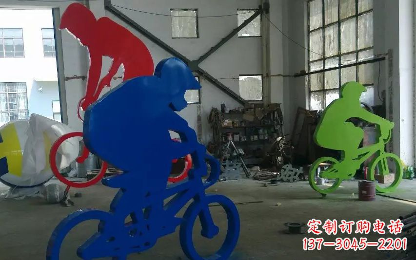 南京不锈钢骑自行车的运动雕塑