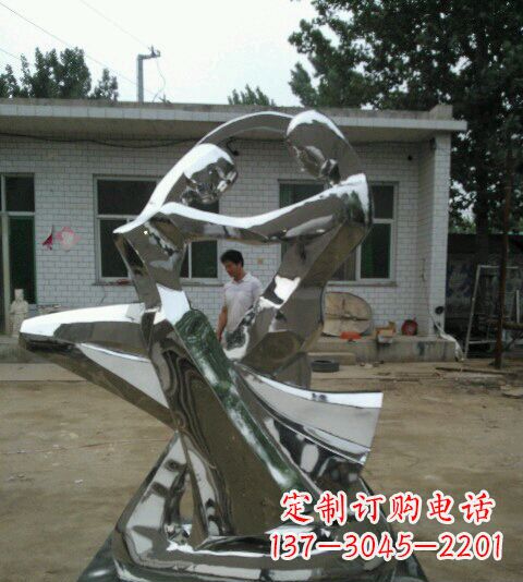 南京浪漫的不锈钢情侣雕塑
