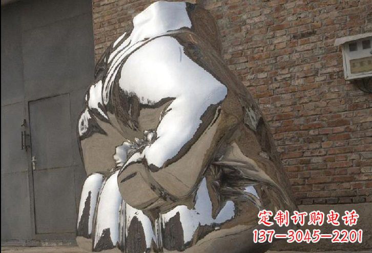 南京不锈钢拳头雕塑给人以力量的象征
