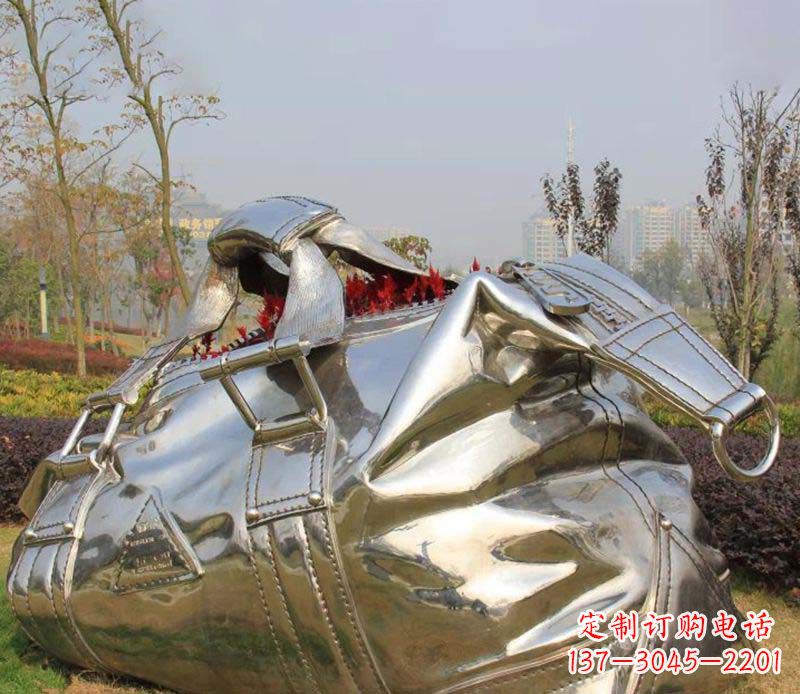 南京精美不锈钢手提包雕塑