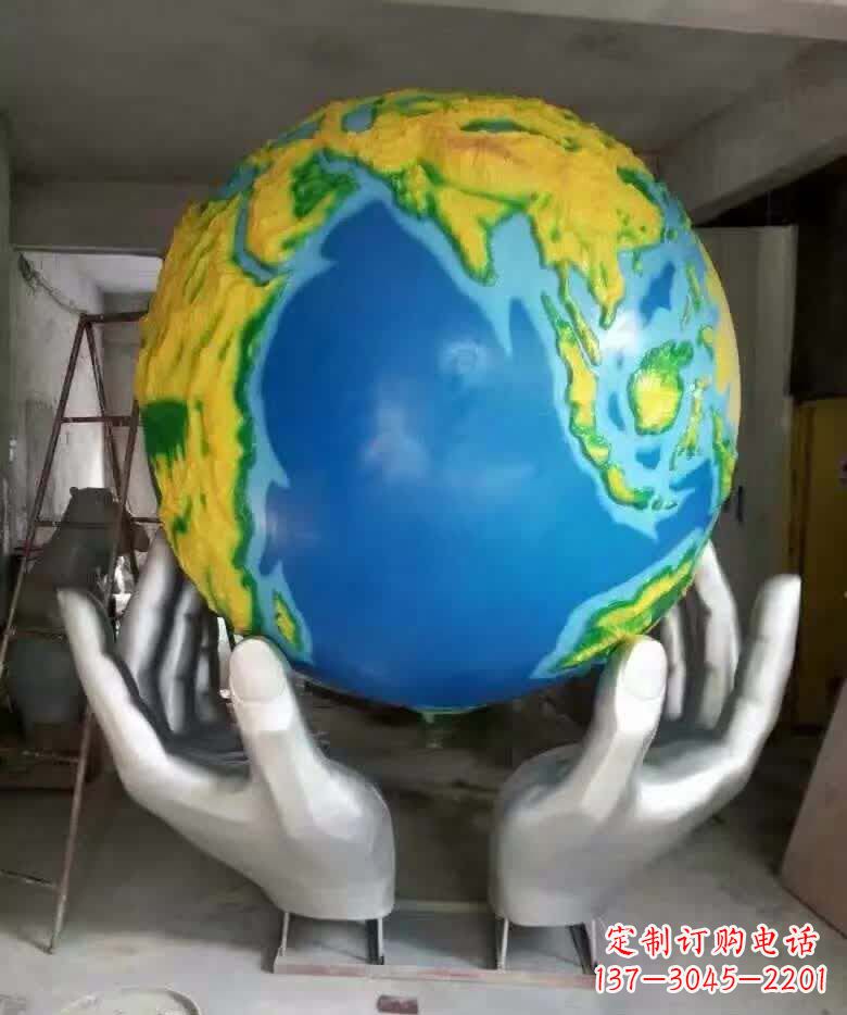 南京不锈钢手托地球景观雕塑
