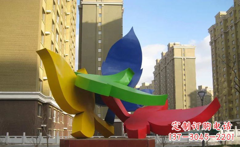 南京不锈钢树叶景观雕塑美丽而精致