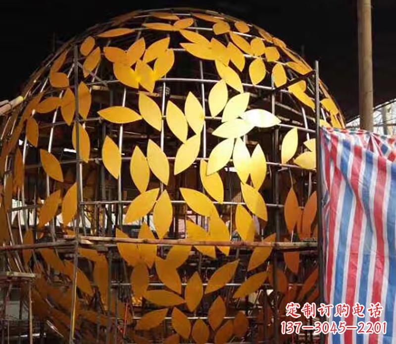 南京不锈钢树叶镂空球景观雕塑