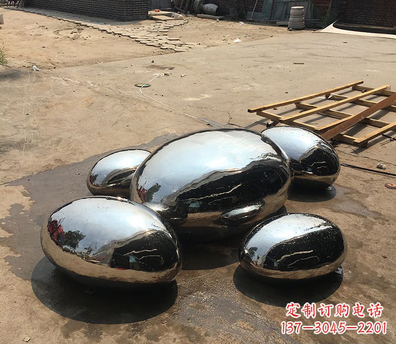 南京不锈钢水滴雕塑给景观增添独特魅力