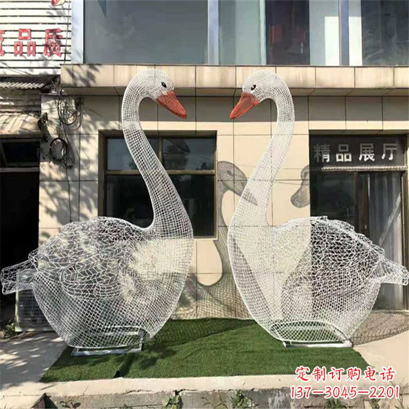 南京不锈钢缩翅网格天鹅一对经典雕塑的传奇之美