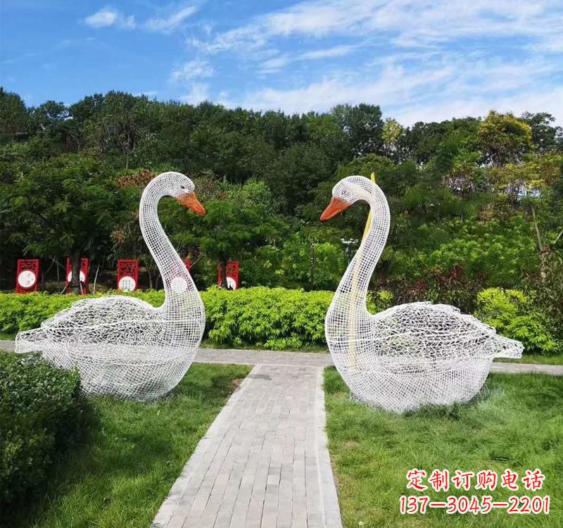 南京不锈钢天鹅雕塑——象征着爱与和平