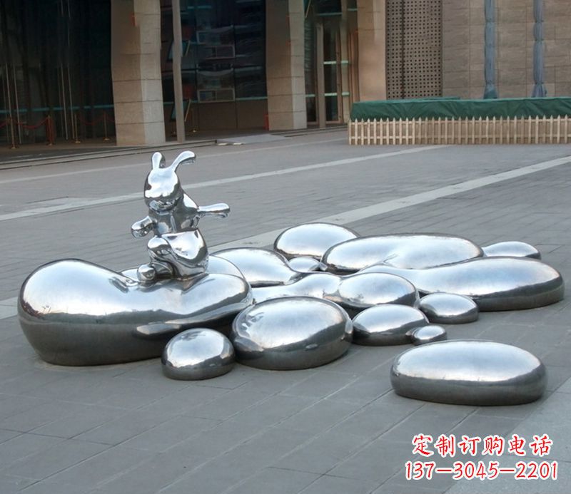 南京不锈钢兔子雕塑饱含艺术美感的艺术品
