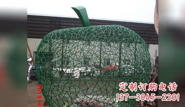 南京不锈钢网制作的苹果雕塑——精致且耐久