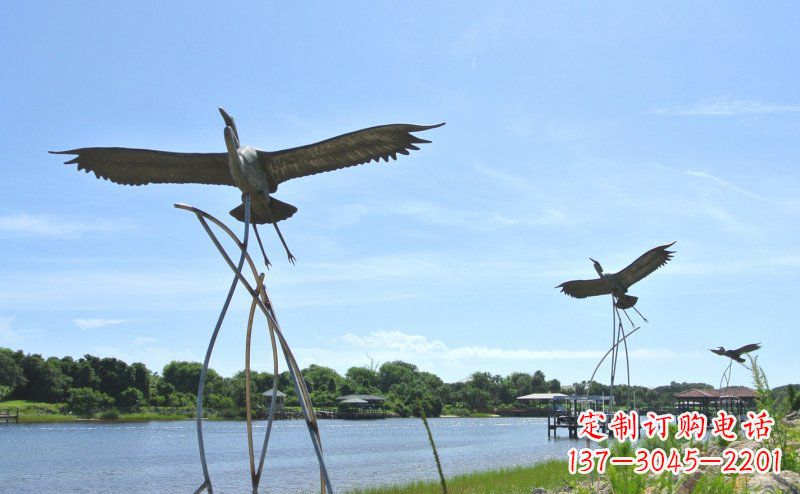 南京不锈钢仙鹤雕塑象征着自由之美