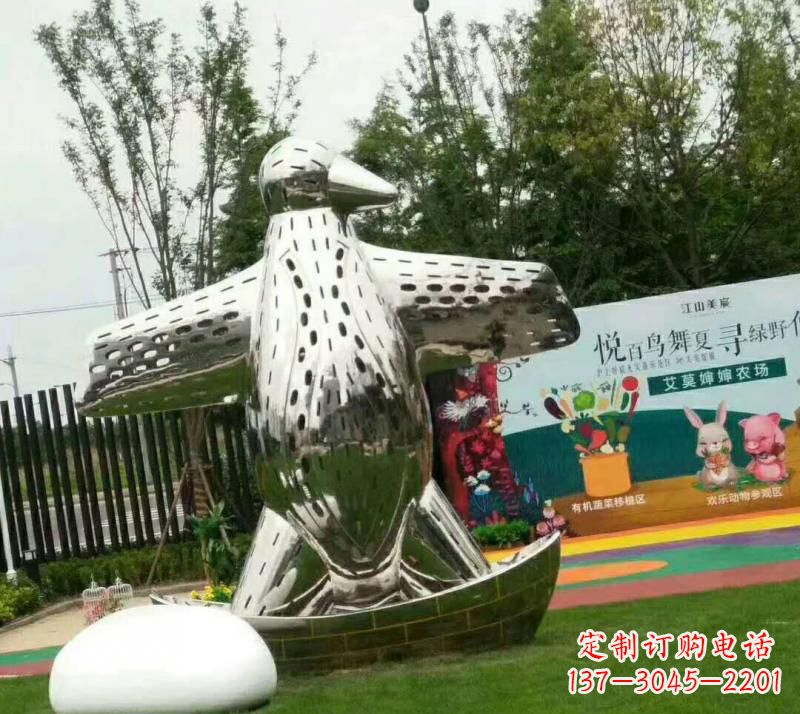 南京不锈钢现代企鹅雕塑