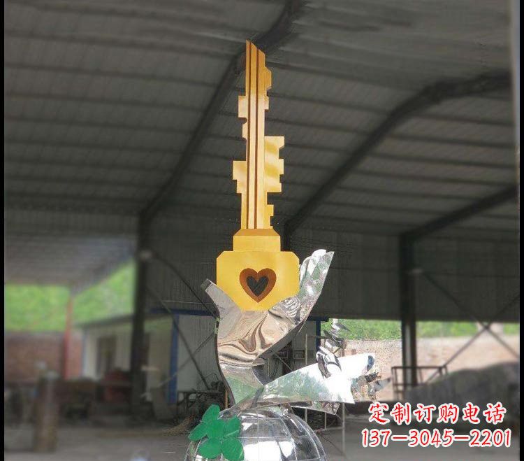 南京不锈钢校园手提钥匙雕塑