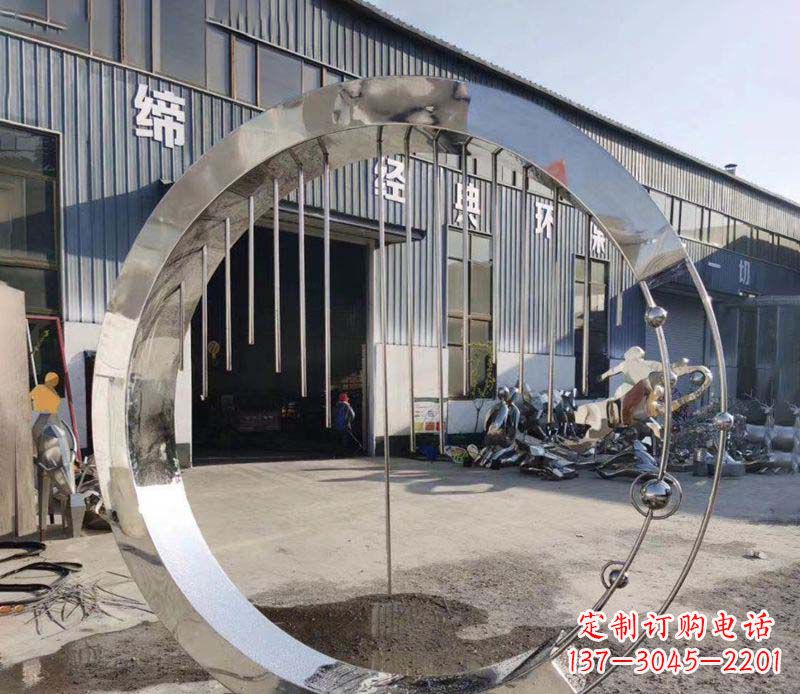 南京不锈钢旋转流水圆环雕塑