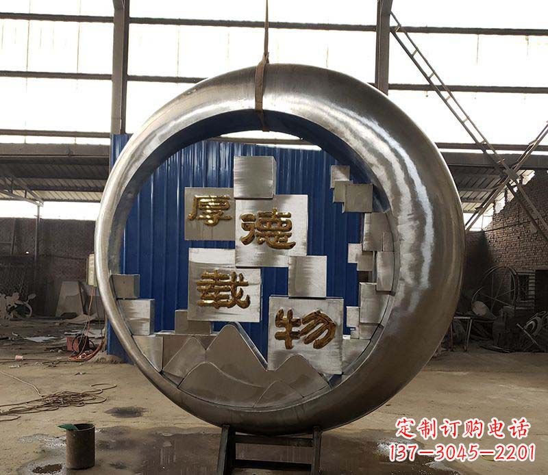 南京不锈钢圆环景观雕塑环绕着美丽