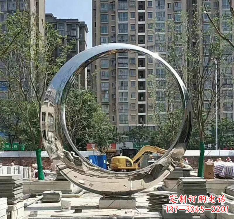 南京不锈钢艺术圆环雕塑——艺术的精粹