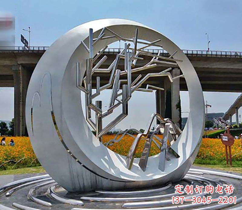 南京不锈钢异形圆环雕塑精致而优雅