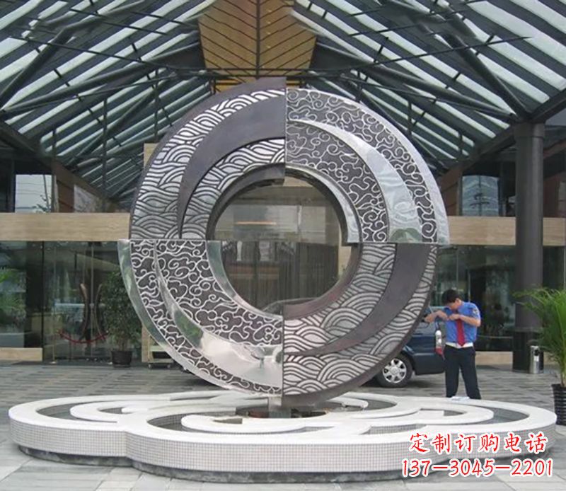 南京不锈钢异形圆环酒店雕塑