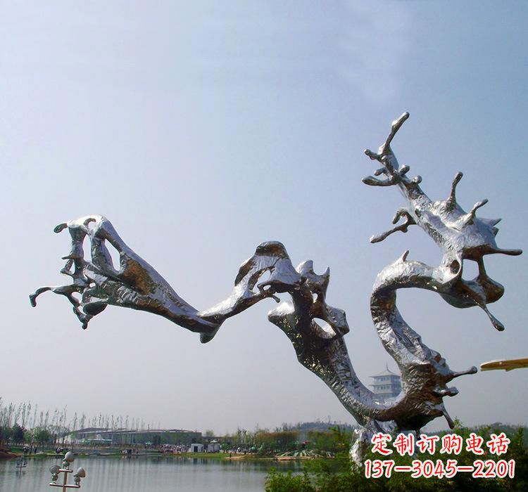 南京不锈钢水滴雕塑体现自然之美