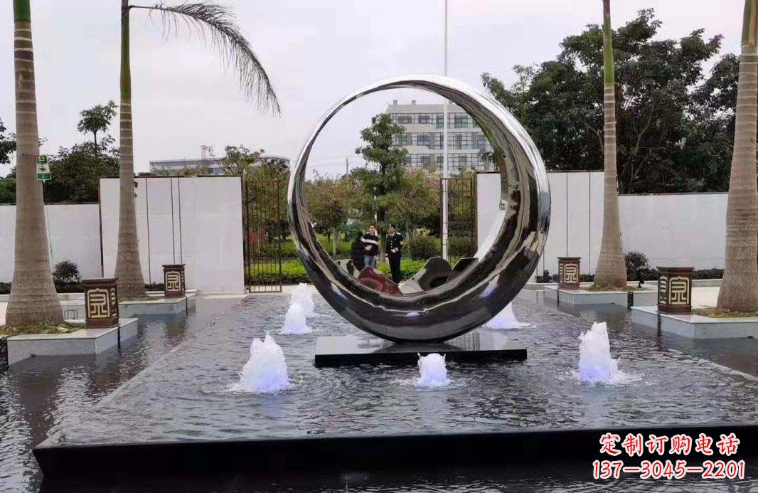 南京不锈钢圆环景观喷泉雕塑
