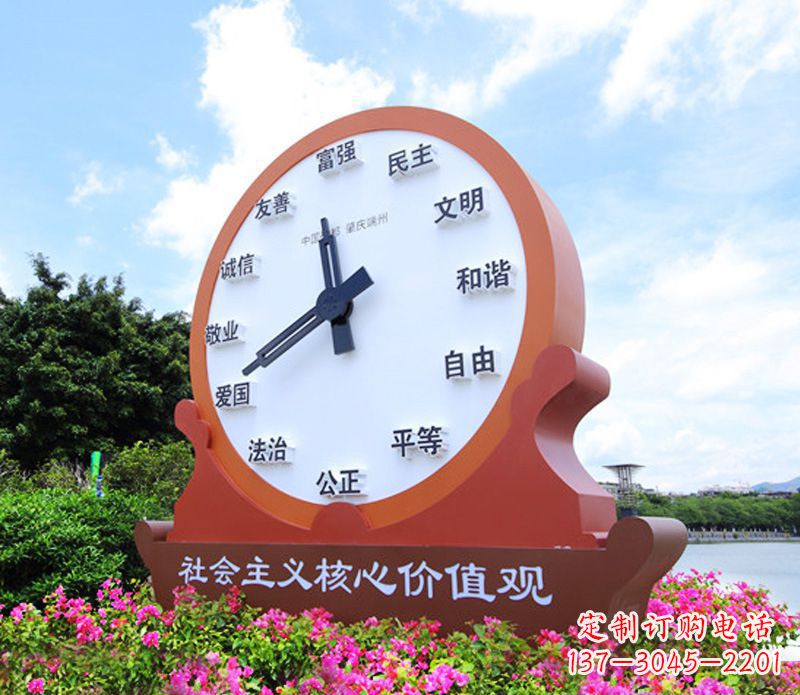 南京价值观雕塑以不锈钢钟表为蓝本