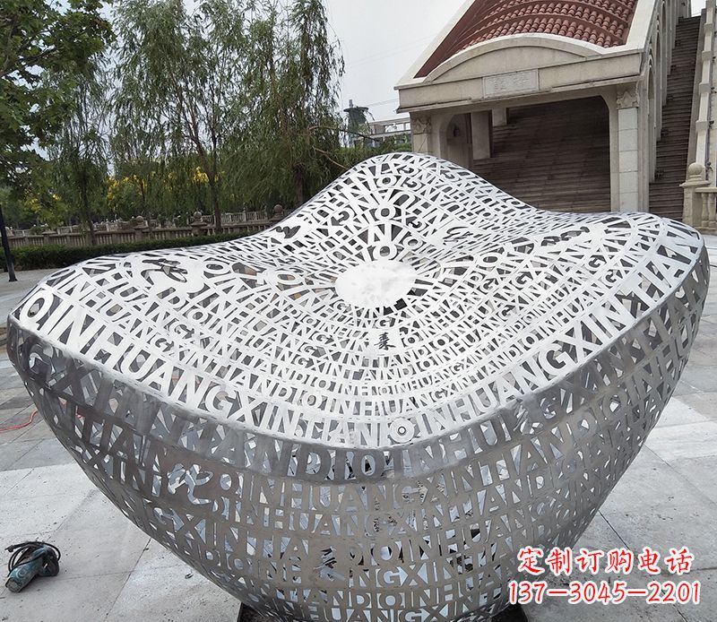 南京不锈钢字母元宝雕塑精美艺术精品