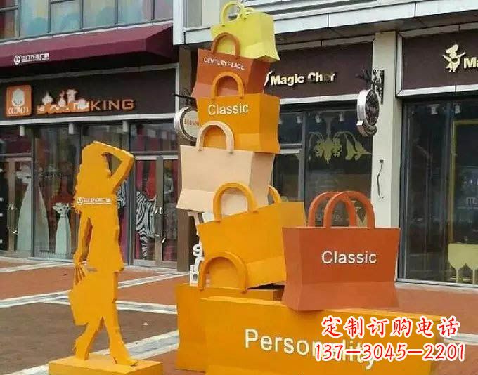 南京步行街不锈钢购物袋和抽象人物雕塑