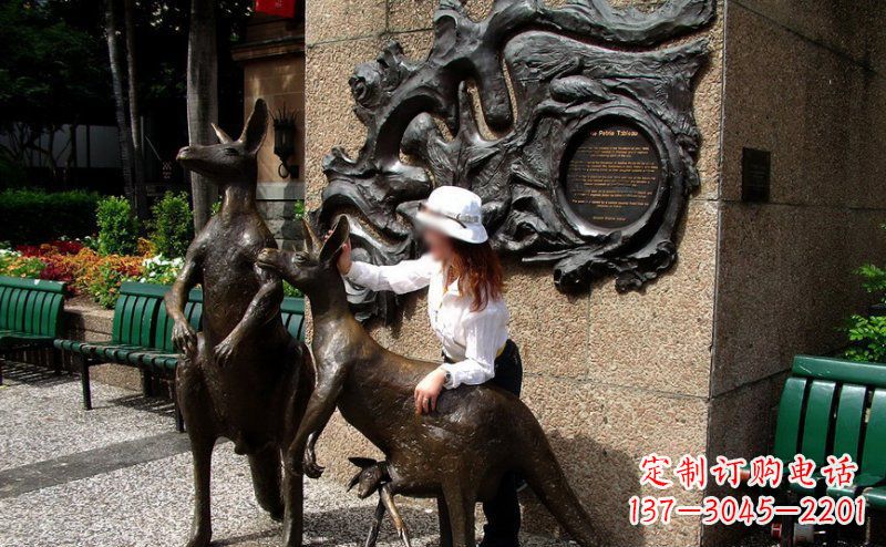 南京袋鼠雕塑——装点步行街的美丽风景