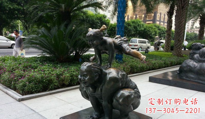 南京步行街跳山羊的女孩景观铜雕