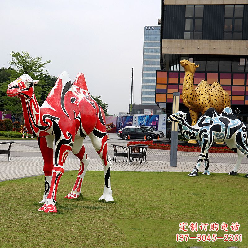 南京彩绘骆驼不锈钢雕塑城市园林的精美装饰