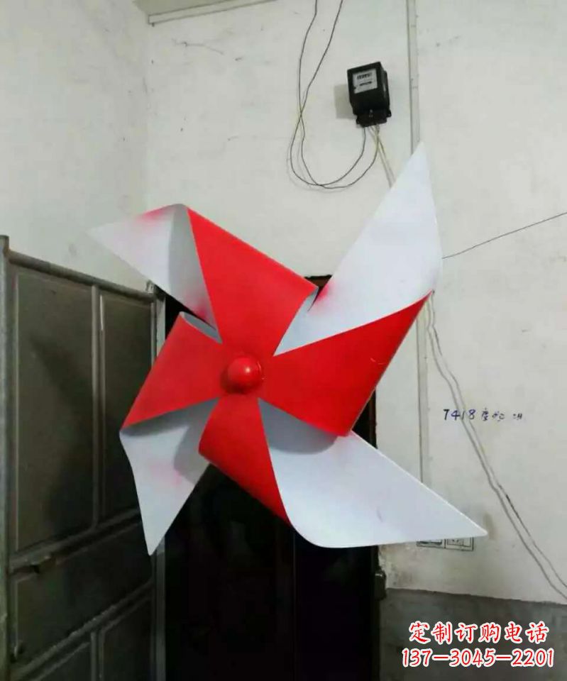 南京彩色不锈钢风车雕塑色彩缤纷的艺术瑰宝