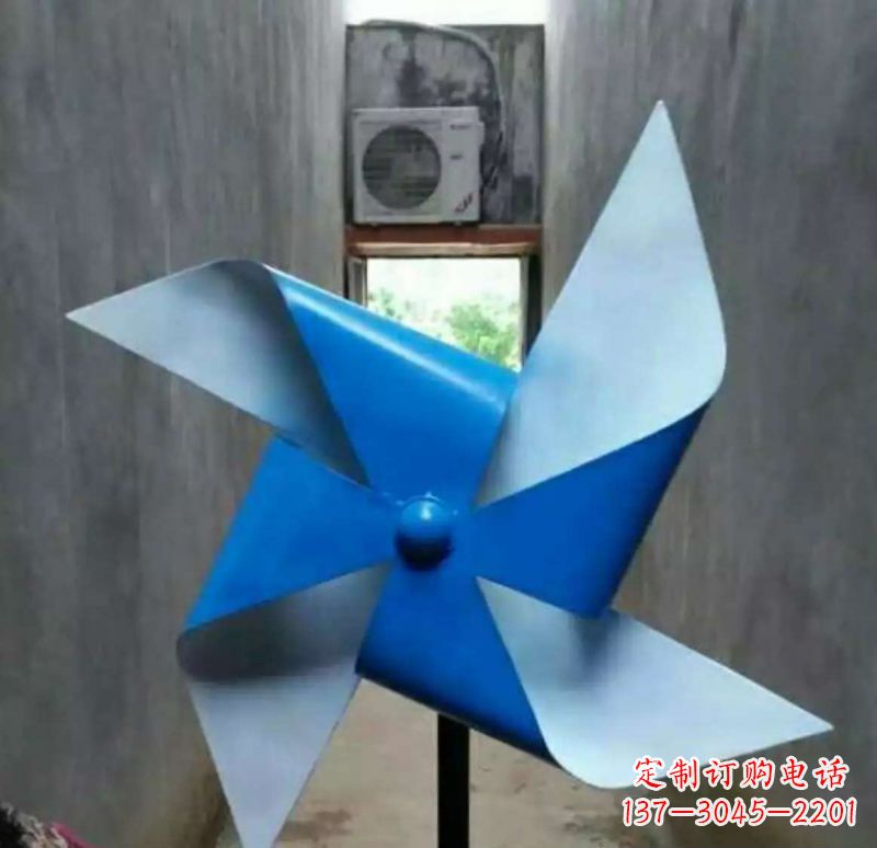 南京色彩斑斓的不锈钢风车雕塑