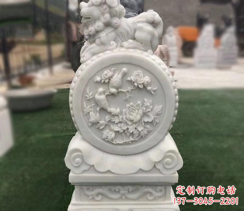 南京草白玉麒麟浮雕门墩