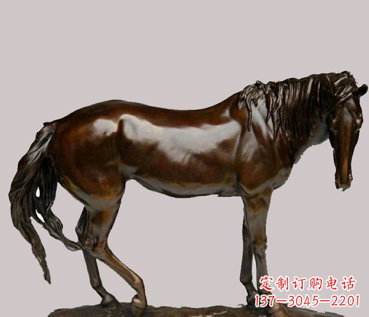 南京草原上的动物雕塑