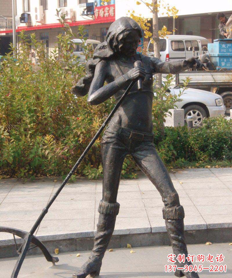 南京唱歌的女人街边景观铜雕