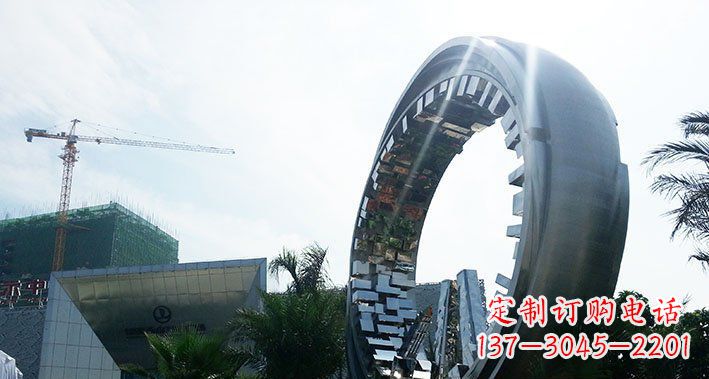 南京美丽而优雅的不锈钢圆环雕塑