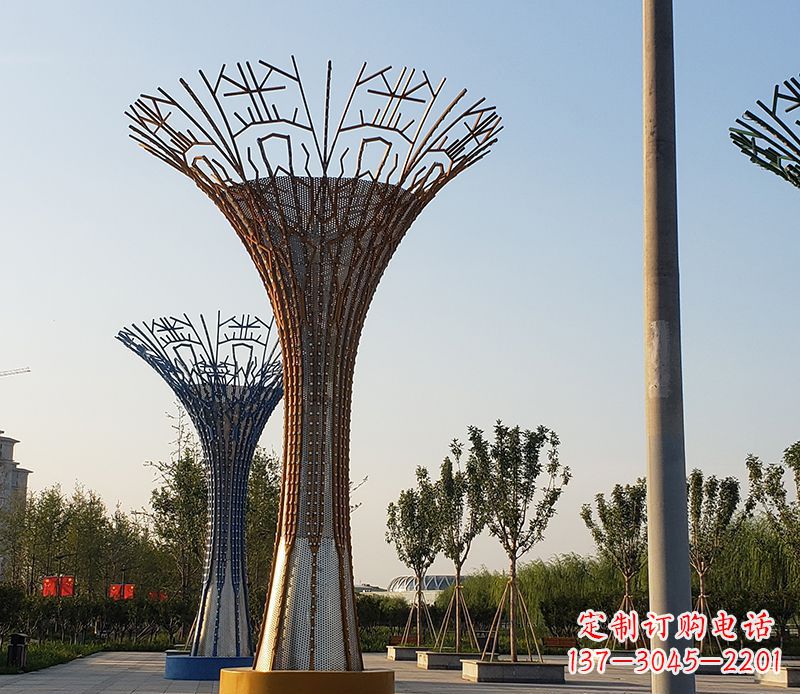 南京城市景观的点缀——不锈钢树叶雕塑
