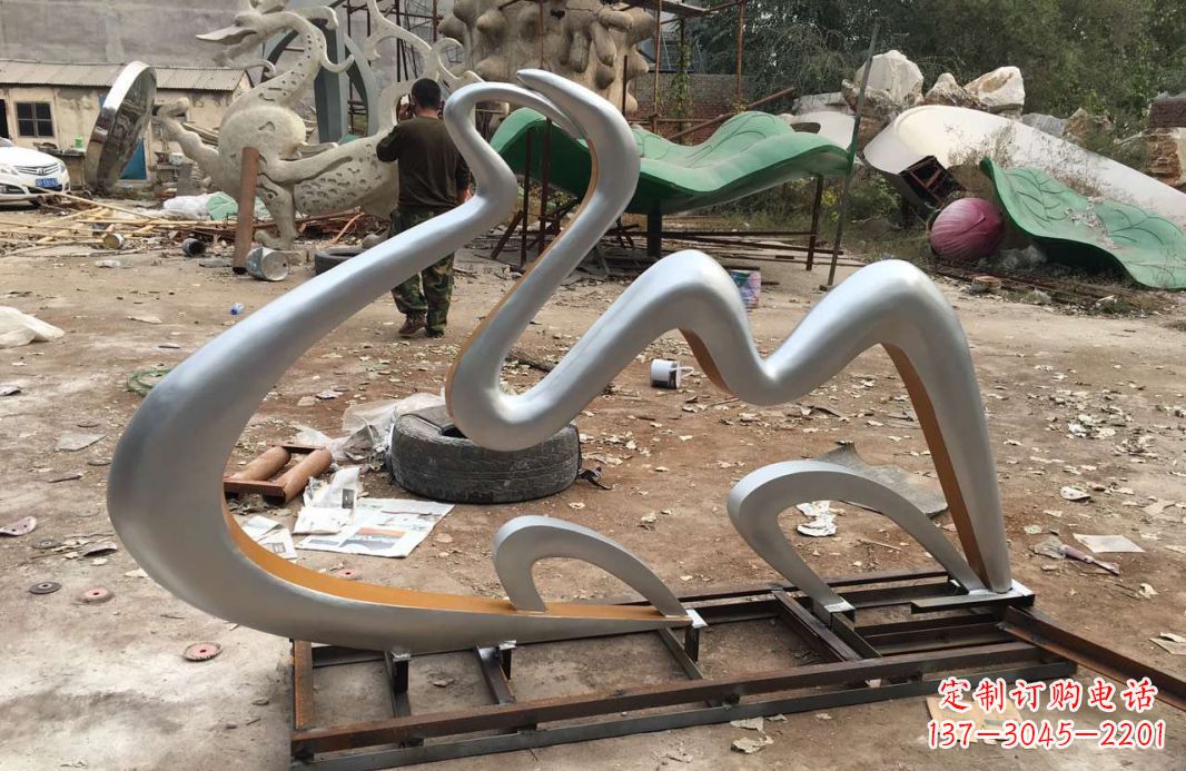 南京不锈钢简约骆驼雕塑传承城市文化